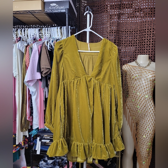 #120- Free People Estella Velvet in Moss NWOT - Picture 4 of 7